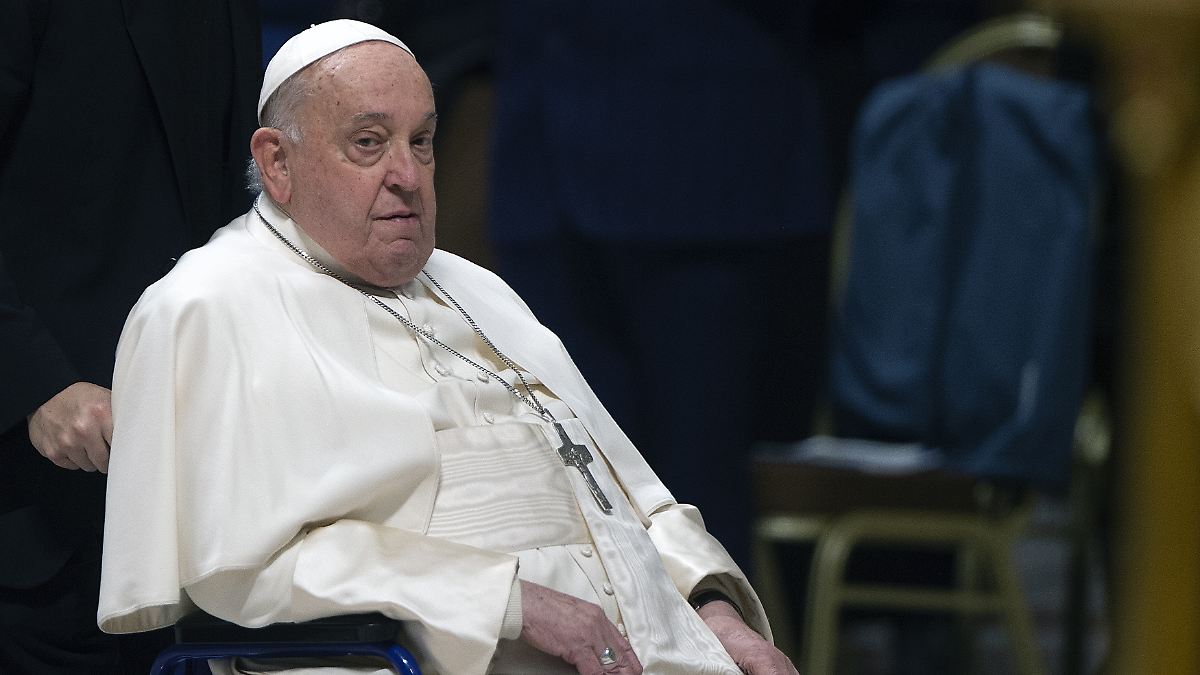 Vatikan: Papst geht es schlechter als gestern