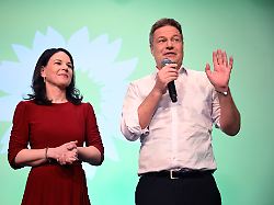 Grüne offen für Kenia-Koalition: Habeck reicht Wahlsieger Merz die Hand