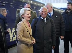 Spitzentreffen in Kiew geplant: Selenskyj würdigt "drei Jahre Heldentum der Ukrainer"