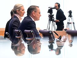 "Viele Grüße an Uli Hoeneß": AfD-Chef Chrupalla sagt, Ex-Spieler des FC Bayern hätten ihm gratuliert