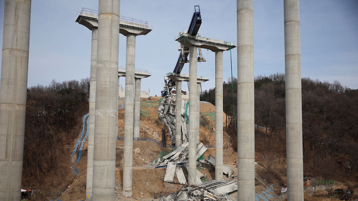 Mindestens drei Tote bei Brückeneinsturz in Südkorea