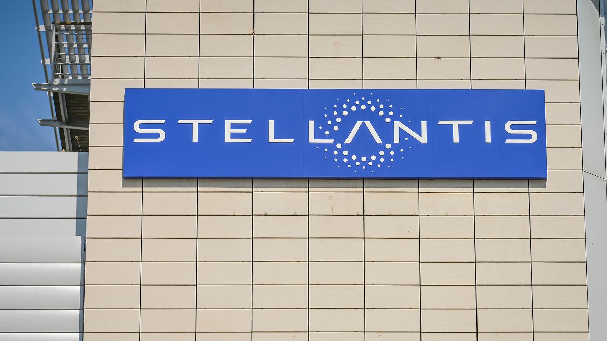 Opel-Mutter Stellantis verzeichnet massiven Gewinneinbruch
