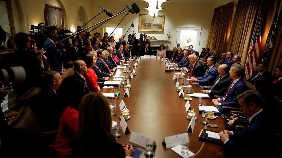 Trump verschiebt Zoll-Termin aus Aberglauben