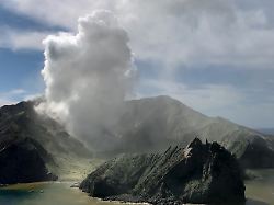 22 Menschen starben bei Ausbruch: Urteil gegen Besitzer der Vulkaninsel Whakaari aufgehoben