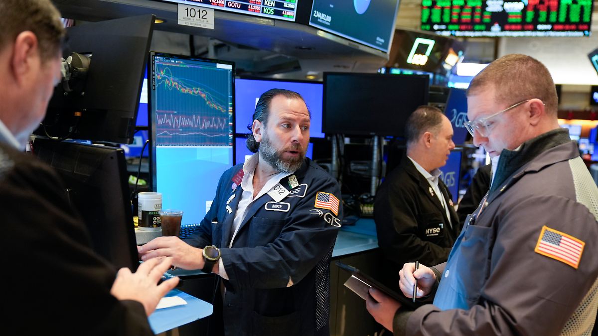 Wall Street schüttelt Ukraine-Eklat ab