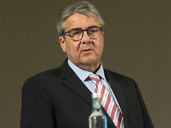 Nur noch ein Klotz am Bein: Ex-Außenminister Gabriel: "Trump will Europa zerstören"