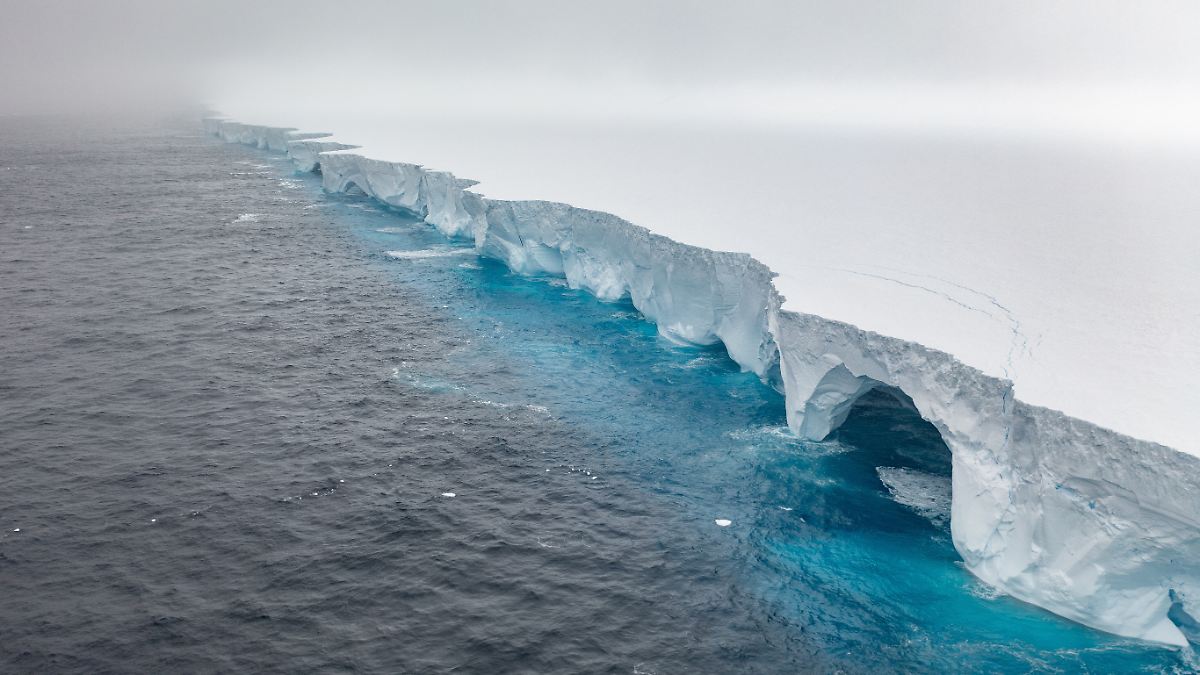 Größter Eisberg der Welt strandet im Südatlantik