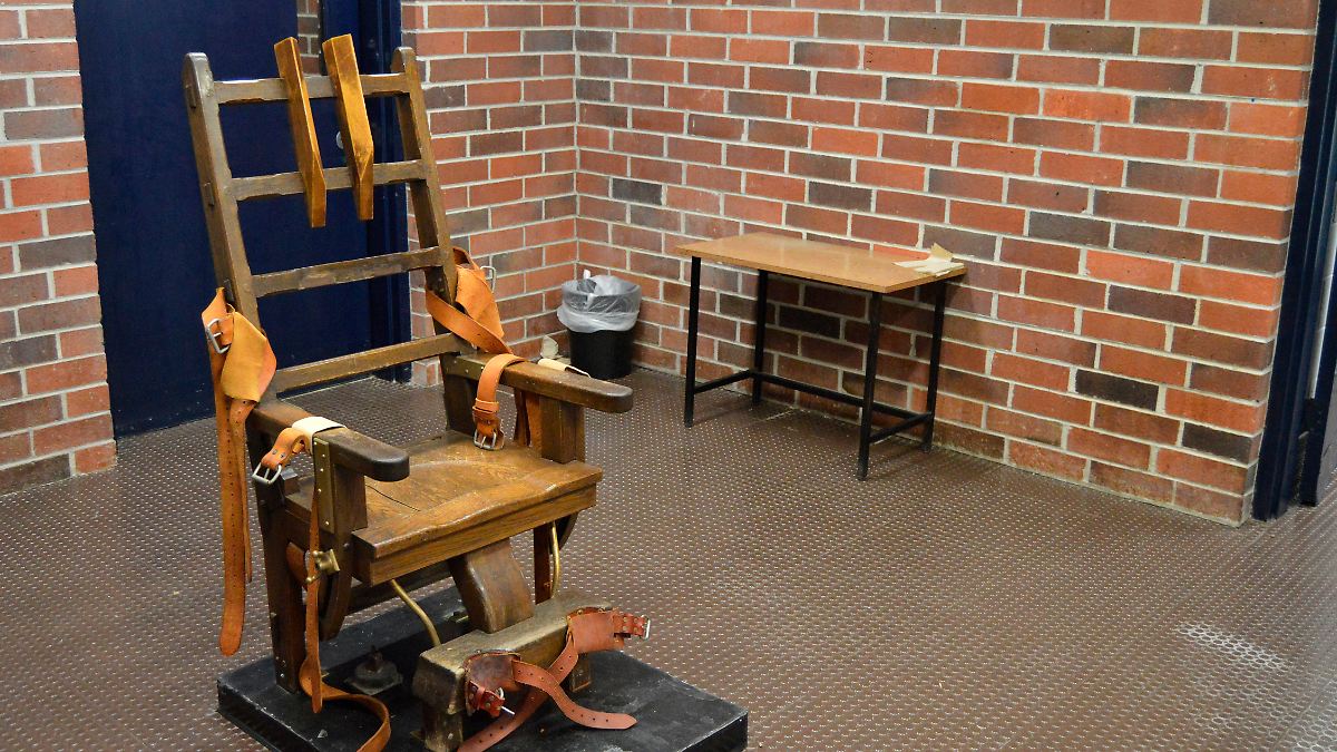 Zum Tode Verurteilter wählt Erschießungskommando