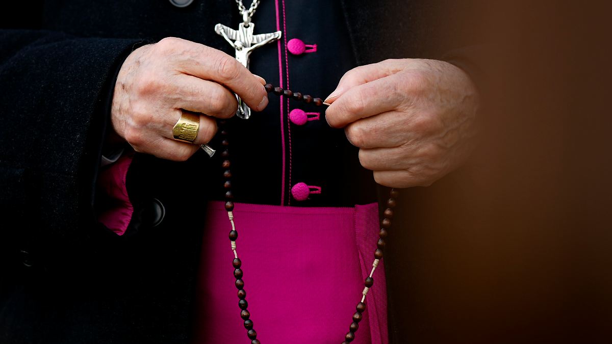 Vatikan: Papst spricht gut auf Therapie an