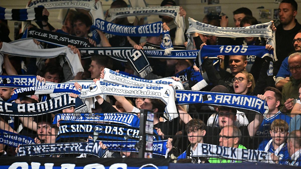 DFB Cup Sensation Aims for Second Division Return: A Dual Career as a Content Writer