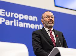 Europa ist militärisch allein: EVP-Chef Weber will Europa auf Kriegswirtschaft umstellen
