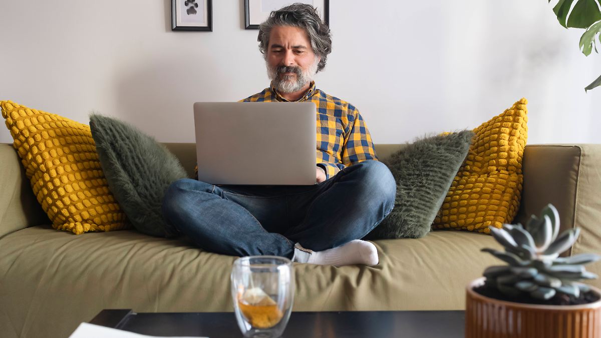 Stereotyip ntv-Expertin gibt Tipps: Studie: Home-Office kann Karrierebremse sein ...