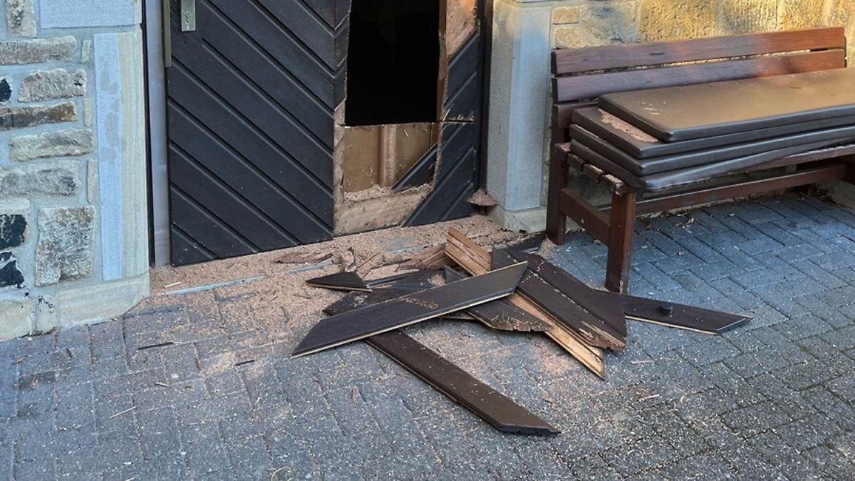 Mann dringt mit Kettensäge in Kirche ein