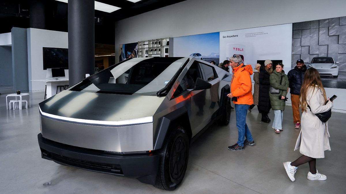 Cybertrucks von Tesla verlieren Karosserieteile