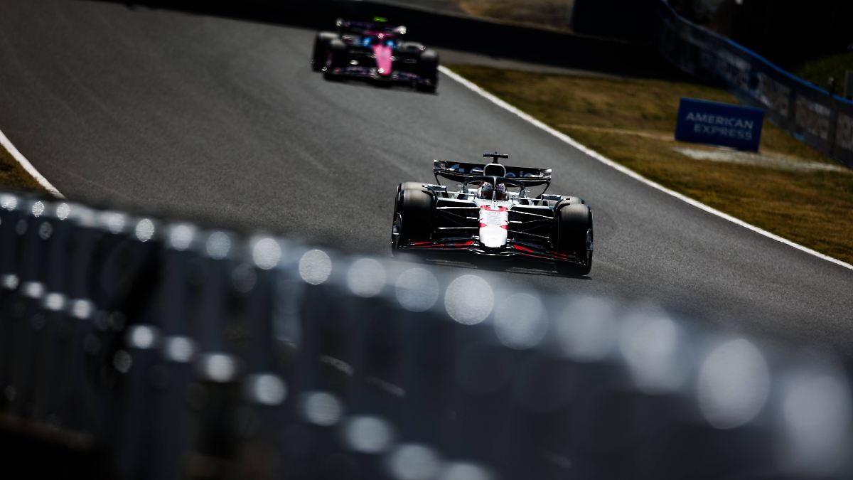 F1-qualiでの世界チャンピオンの発表：鈴鹿のマクラーレンを圧倒するマックススタンピングは際立っています
