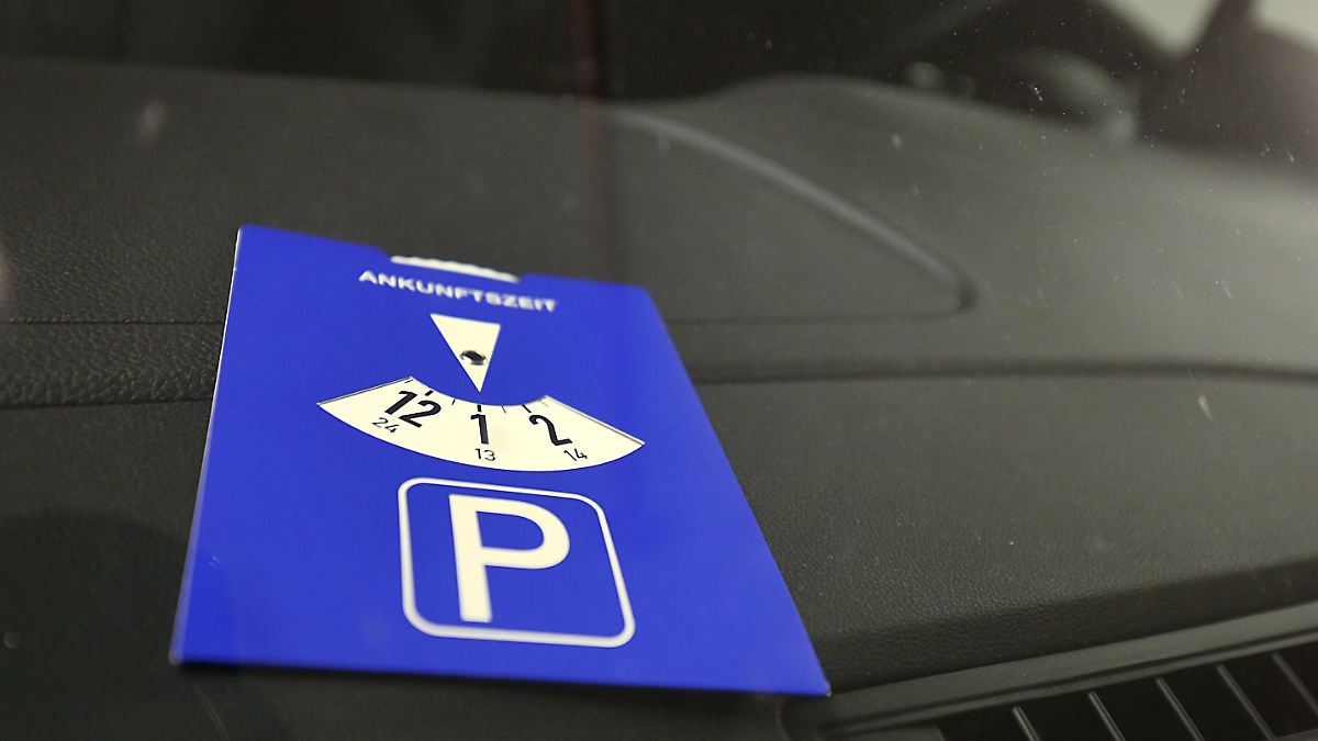 Verkehrsregeln Parkplatz Supermarkt