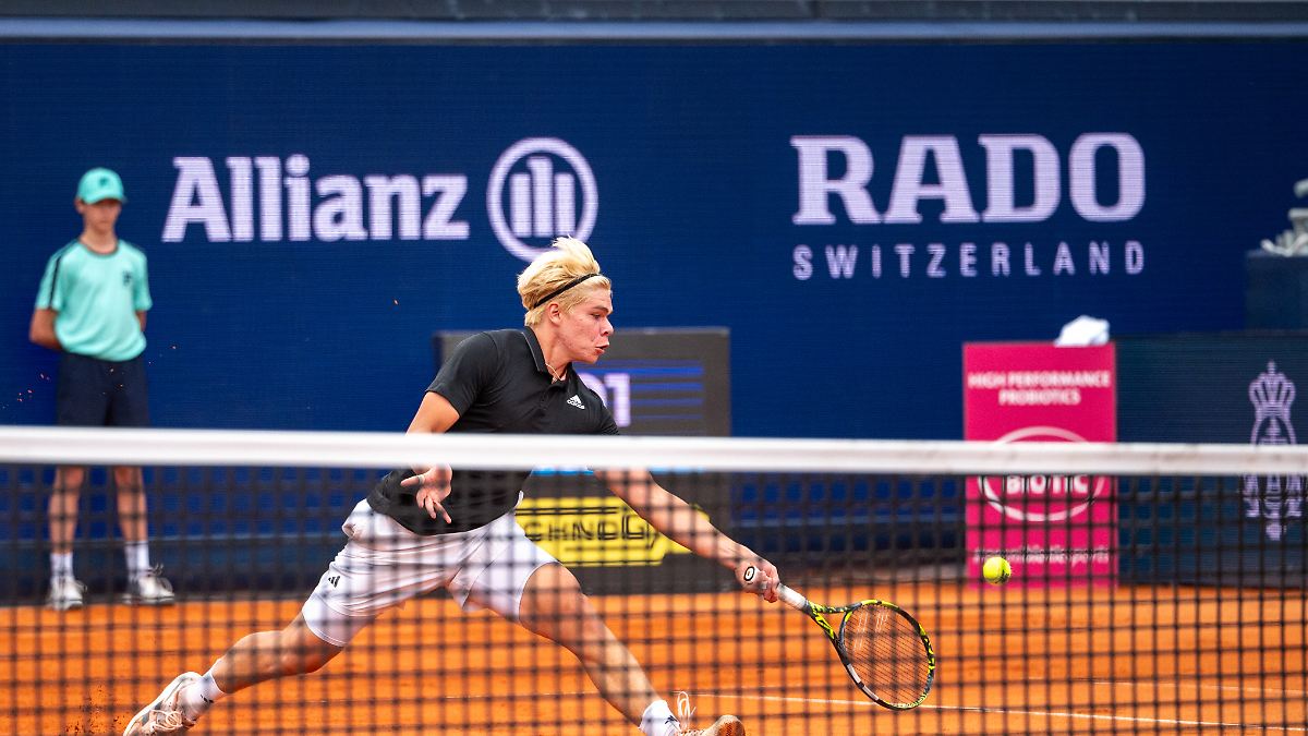 Tennis-Teenie ändert Namen und scheidet aus