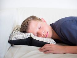 Schon Viertelstunde mehr wirkt: Längerer Schlaf lässt Jugendliche besser denken