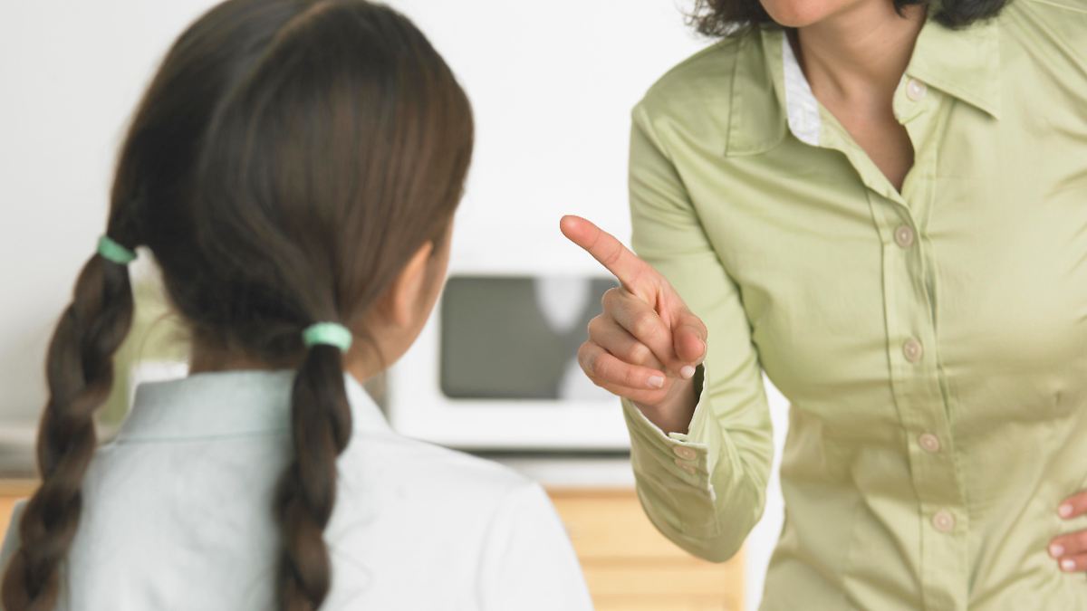 Jeder Dritte findet "Klaps auf Hintern" bei Kindern angemessen