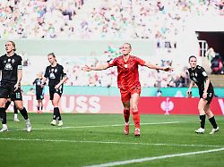 Pokalsieg gegen Werder Bremen: Schüller-Hattrick beschert Bayerns Fußballerinnen das Double