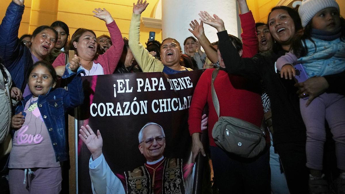 Ungläubige, die den Papst anstarren