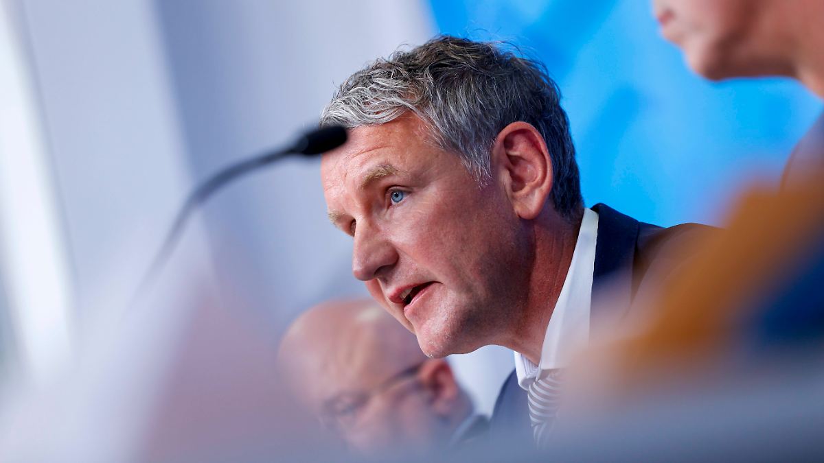 Höcke lässt sich 62-seitigen Persilschein ausstellen