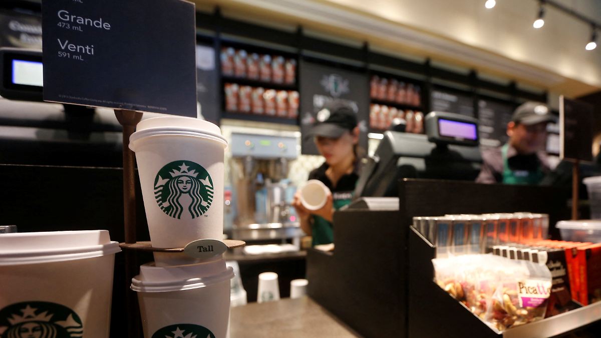Starbucks verärgert Beschäftigte mit neuen Kleidungsvorschriften