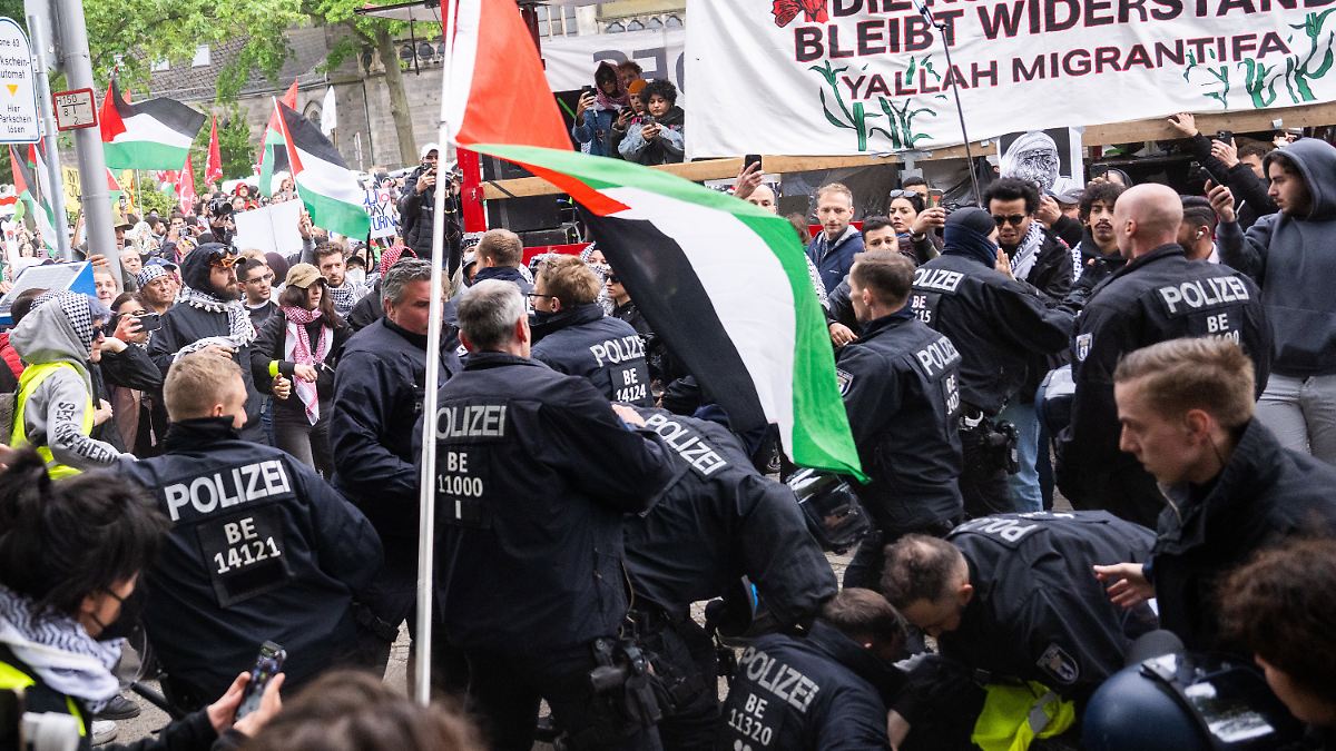 Polizist wird bei Nakba-Demo in Berlin schwer verletzt