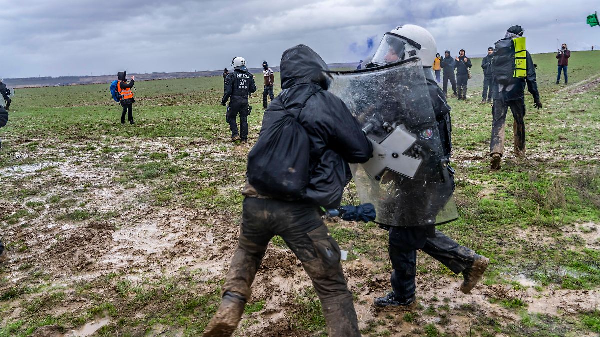 Debate on violence against police: Greens and AfD briefly agree - | then ...