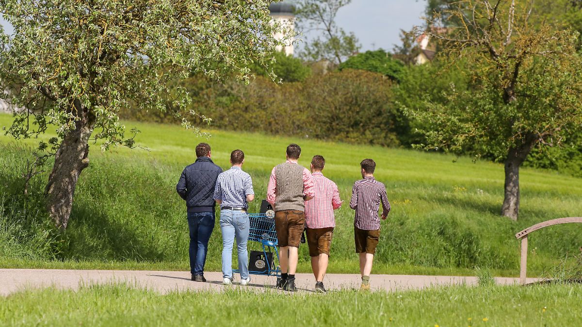 Wilder Wetter-Ritt mit Hoffnungen zum langen Wochenende