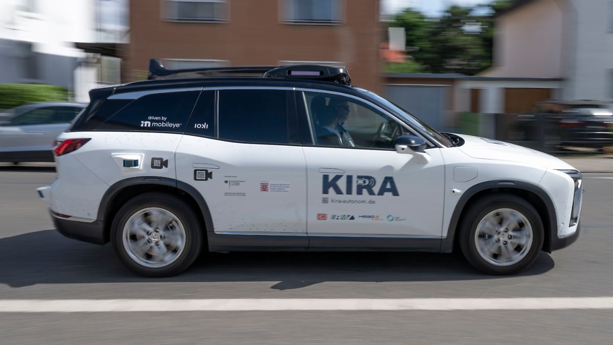 Deutsche Bahn und ÖPNV-Verbund testen selbstfahrende Autos