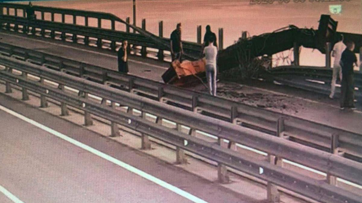 Explosion an Krimbrücke - Ukrainischer Geheimdienst beschädigt Stützpfeiler