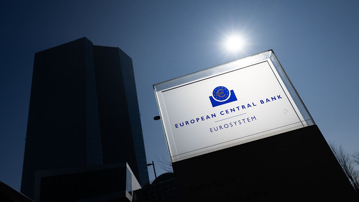 EZB setzt Leitzins auf zwei Prozent herab