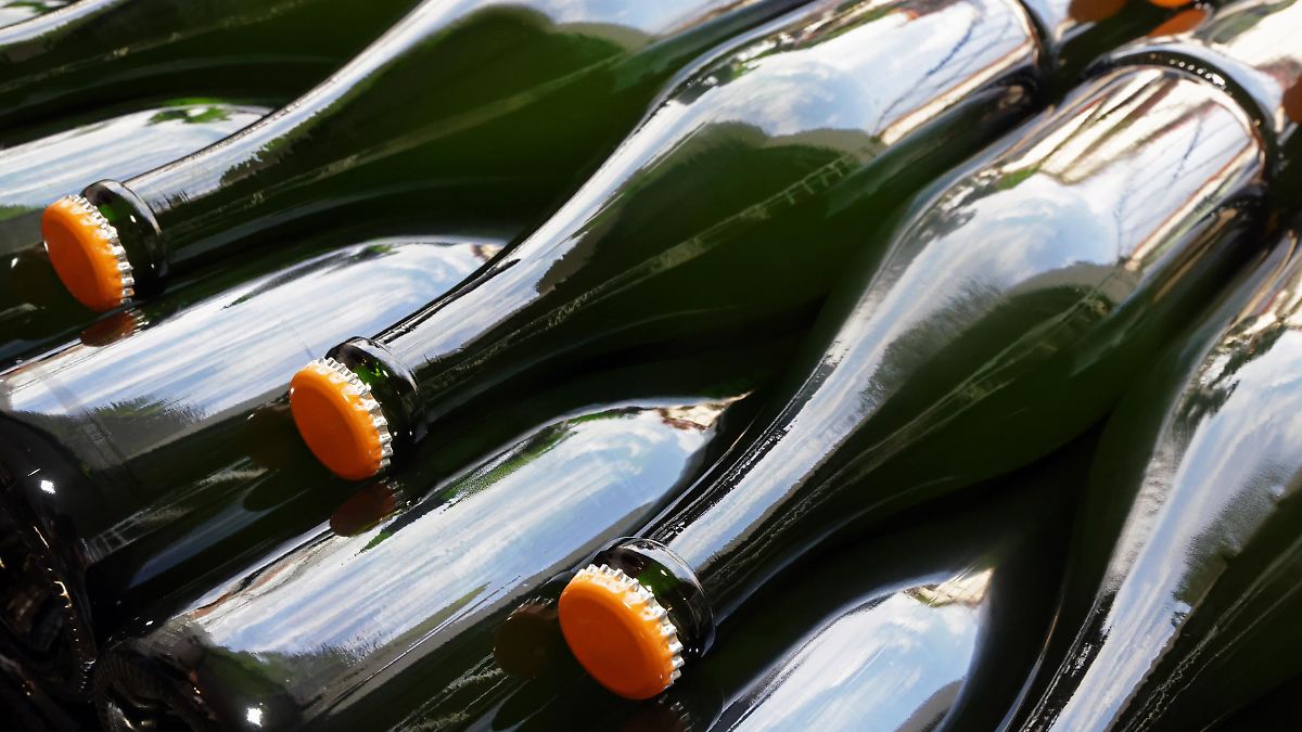 "Umgekehrtes Ergebnis erwartet": Studie: Mehr Mikroplastik in Glasflaschen als in Plastikflaschen