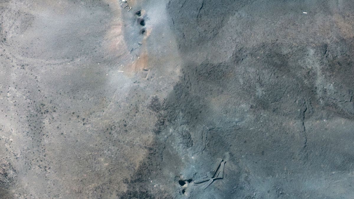 Neue Satellitenbilder zeigen Löcher im Berg über Fordo