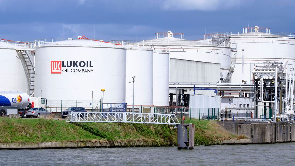 Russische Öl- und Gaseinnahmen stark gesunken