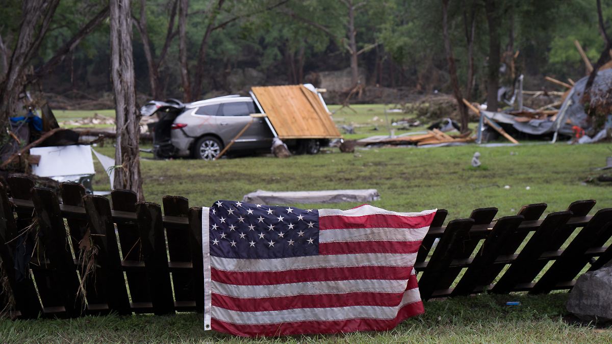 Wut über ausbleibende Warnungen: Trump zeigt bei Texas-Flut auf ...