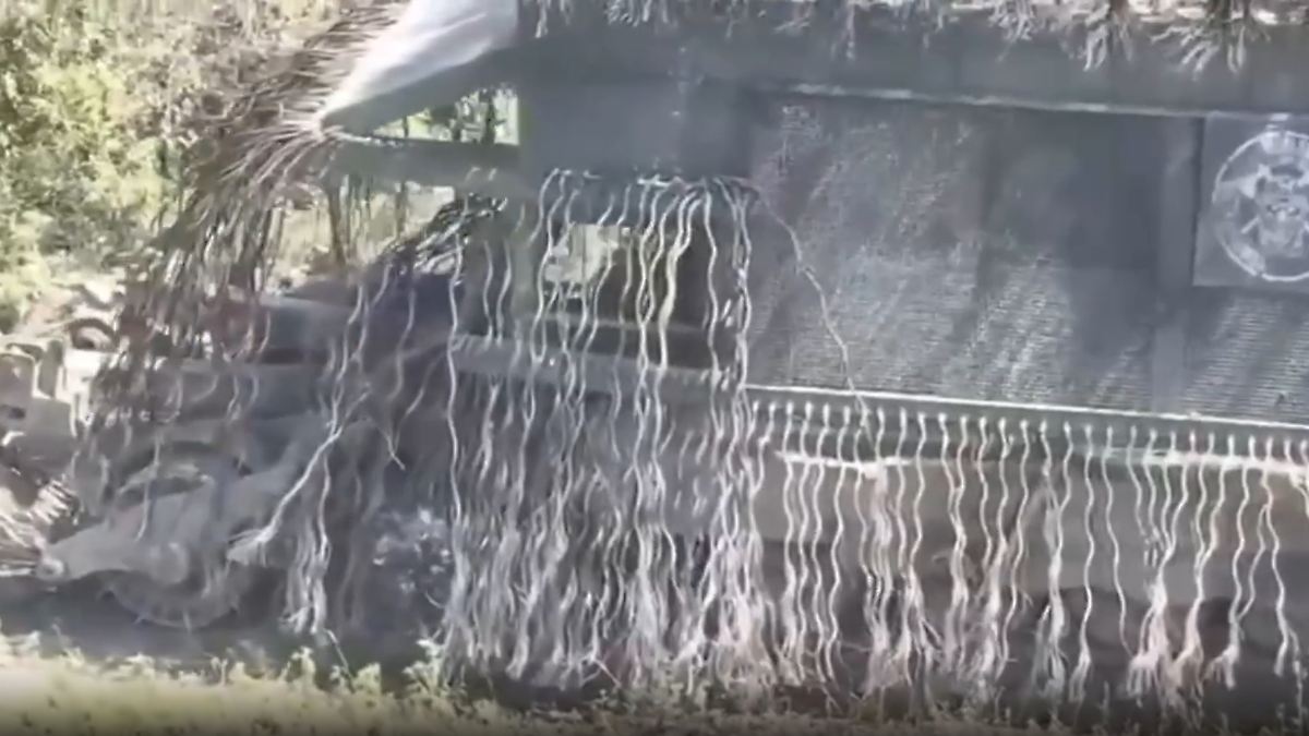 Russische Propagandisten feiern neuen Schildkrötenpanzer