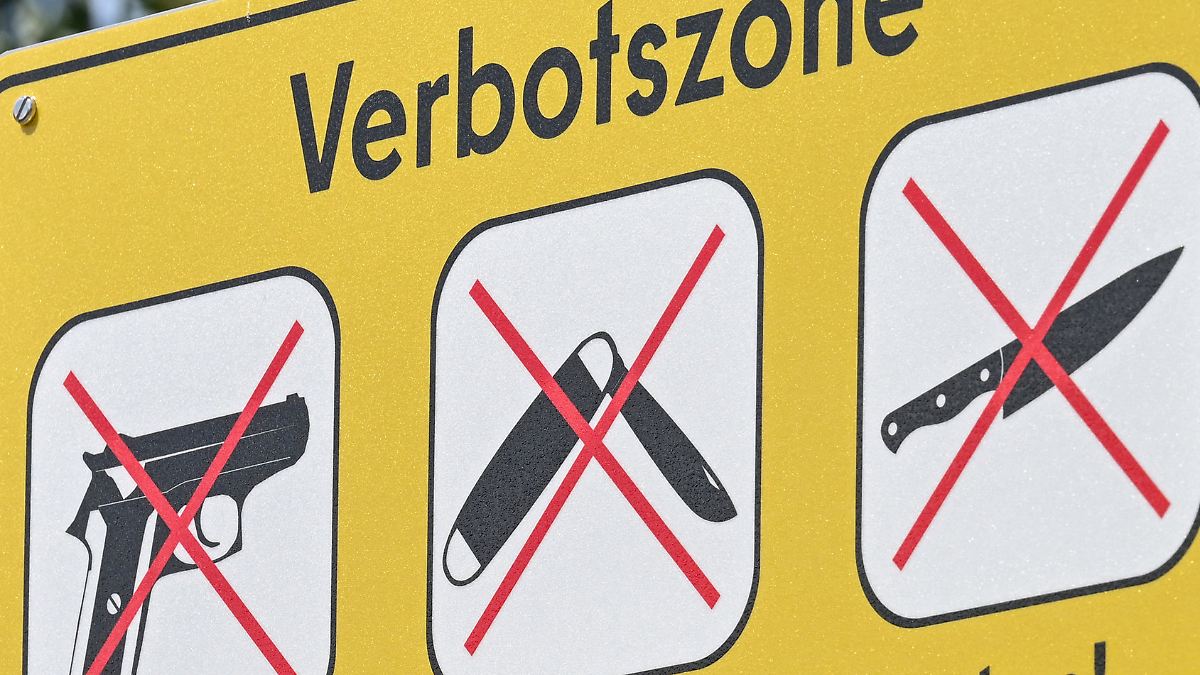 Ab sofort gilt ein Waffenverbot in Berlins Bussen und Bahnen