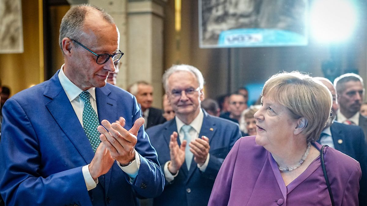 Merz will Merkel erst zum 100. Geburtstag öffentlich gratulieren