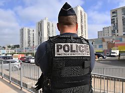 Francoska mesta se odzivajo na stopnjevanje nasilja med tolpami