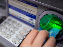 Število bankomatov v Nemčiji padlo pod 50.000