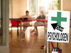 Lange Wartezeiten: Kassen fordern Meldepflicht für freie Plätze in Psychotherapie