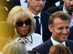 "Erniedrigungskampagne" im Netz: Ehepaar Macron verklagt rechte US-Influencerin