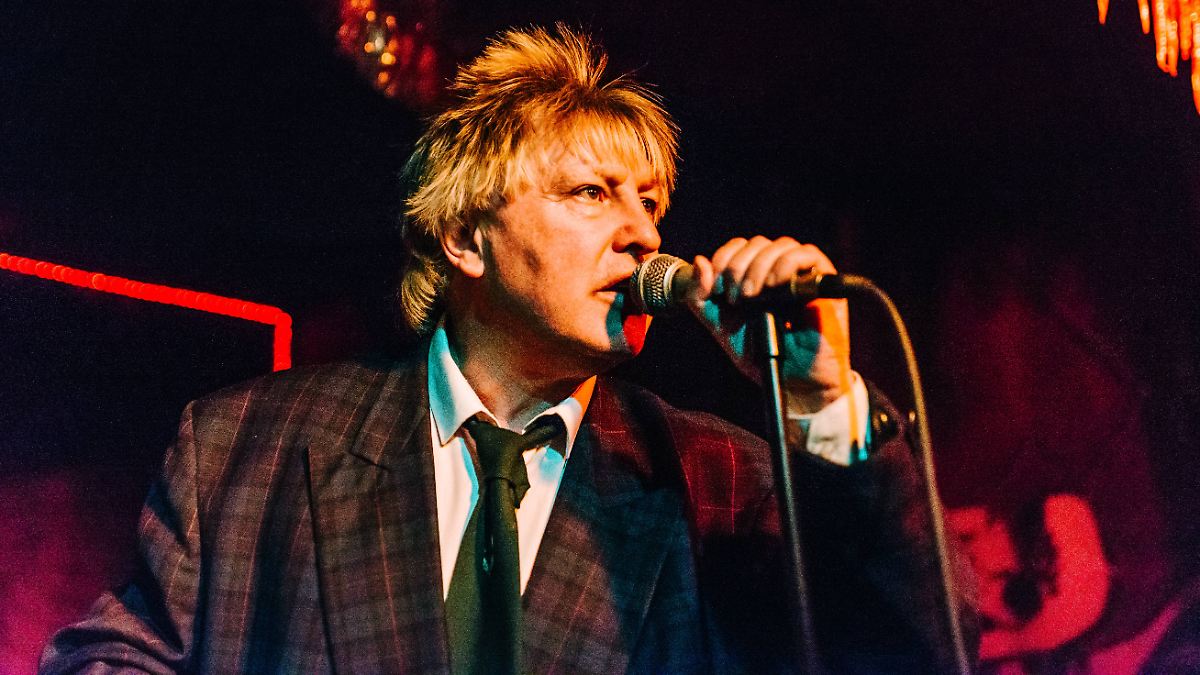 Sänger der Bollock Brothers stirbt bei Badeunfall