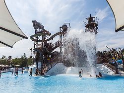 V Nemčiji moški iz zabaviščnega parka zvabil in zlorabil šestletno deklico