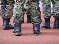 "Das Denkmal ist teilzerstört": Bundeswehr-Soldaten errichten Stellung auf Grabhügel