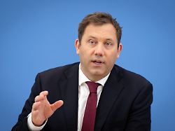 Klingbeil ni izključil višjih davkov za bogate, kar je sprožilo nasprotovanje.