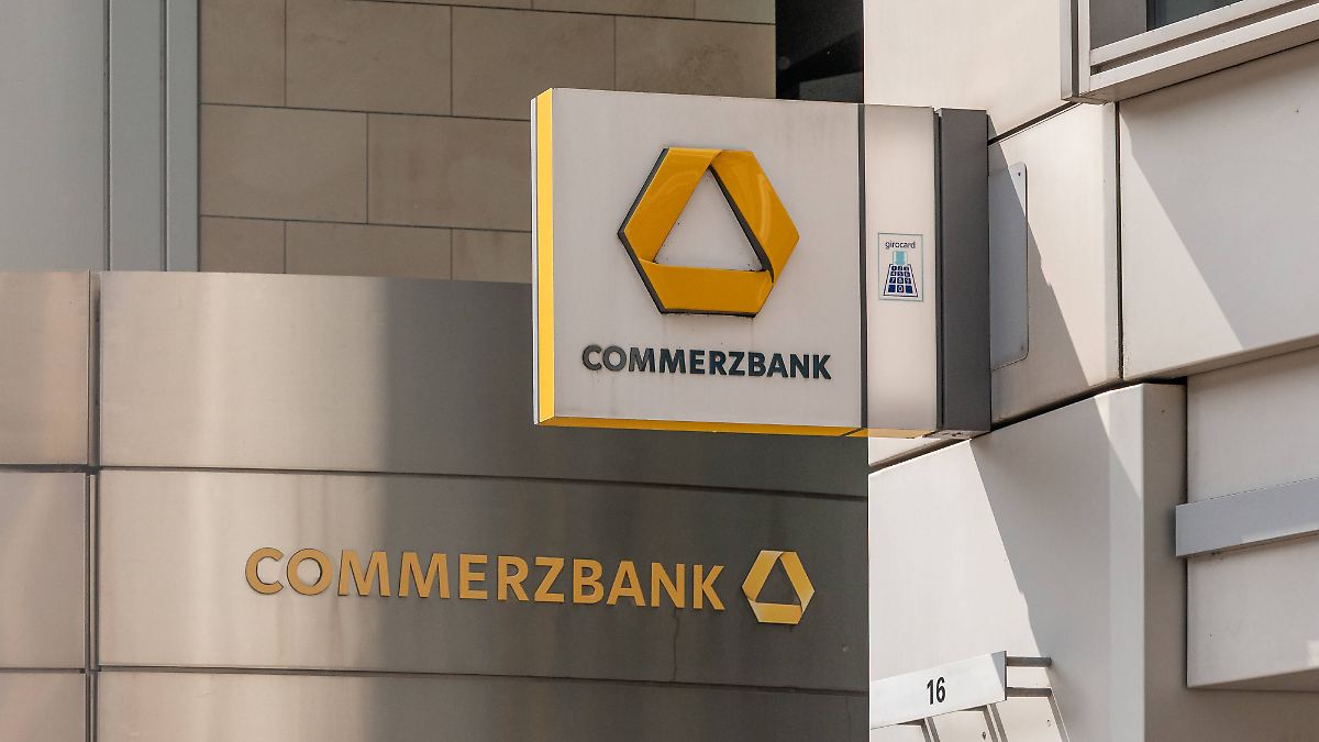 Unicredit erhöht Anteil an Commerzbank auf 26 Prozent