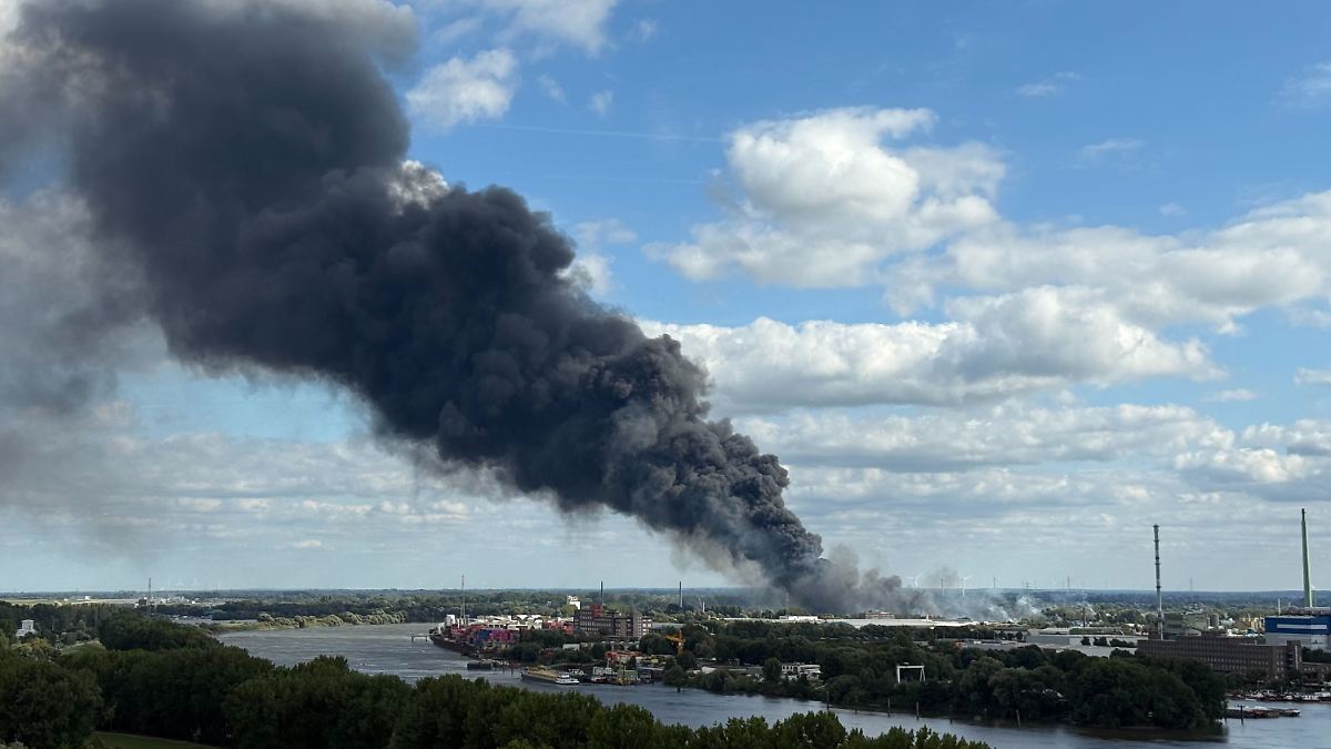 Explosionen und Großbrand am Hamburger Hafen